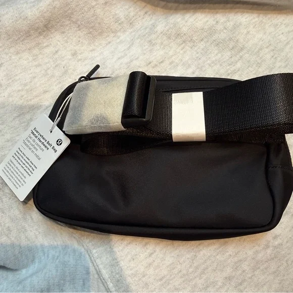Brand New Lululemon Belt Bag - Picture 2 of 4